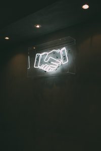 charles-deluvio-AT5vuPoi8vc-unsplash-200x300